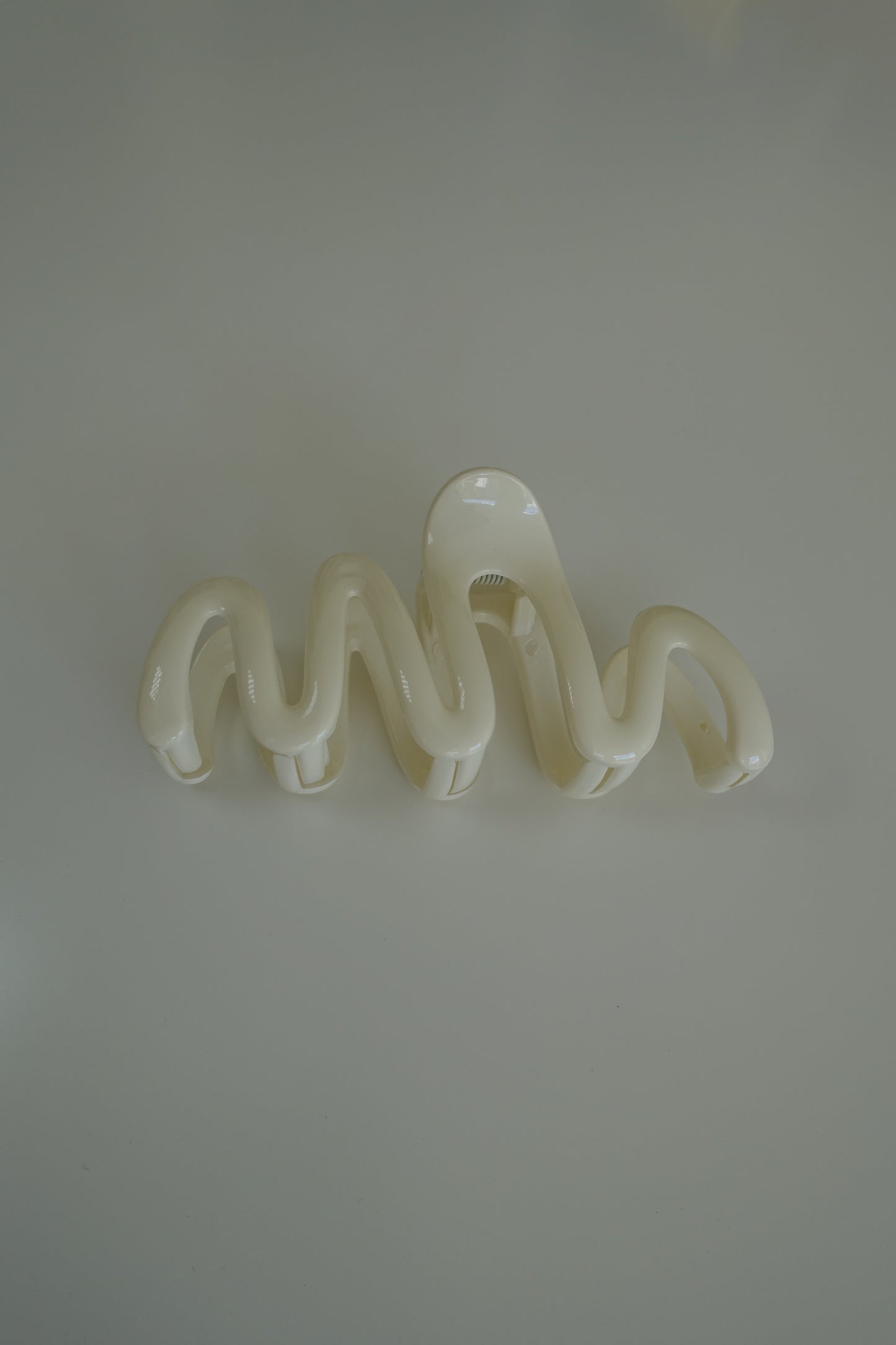 White Waved Hair Claw Clip
