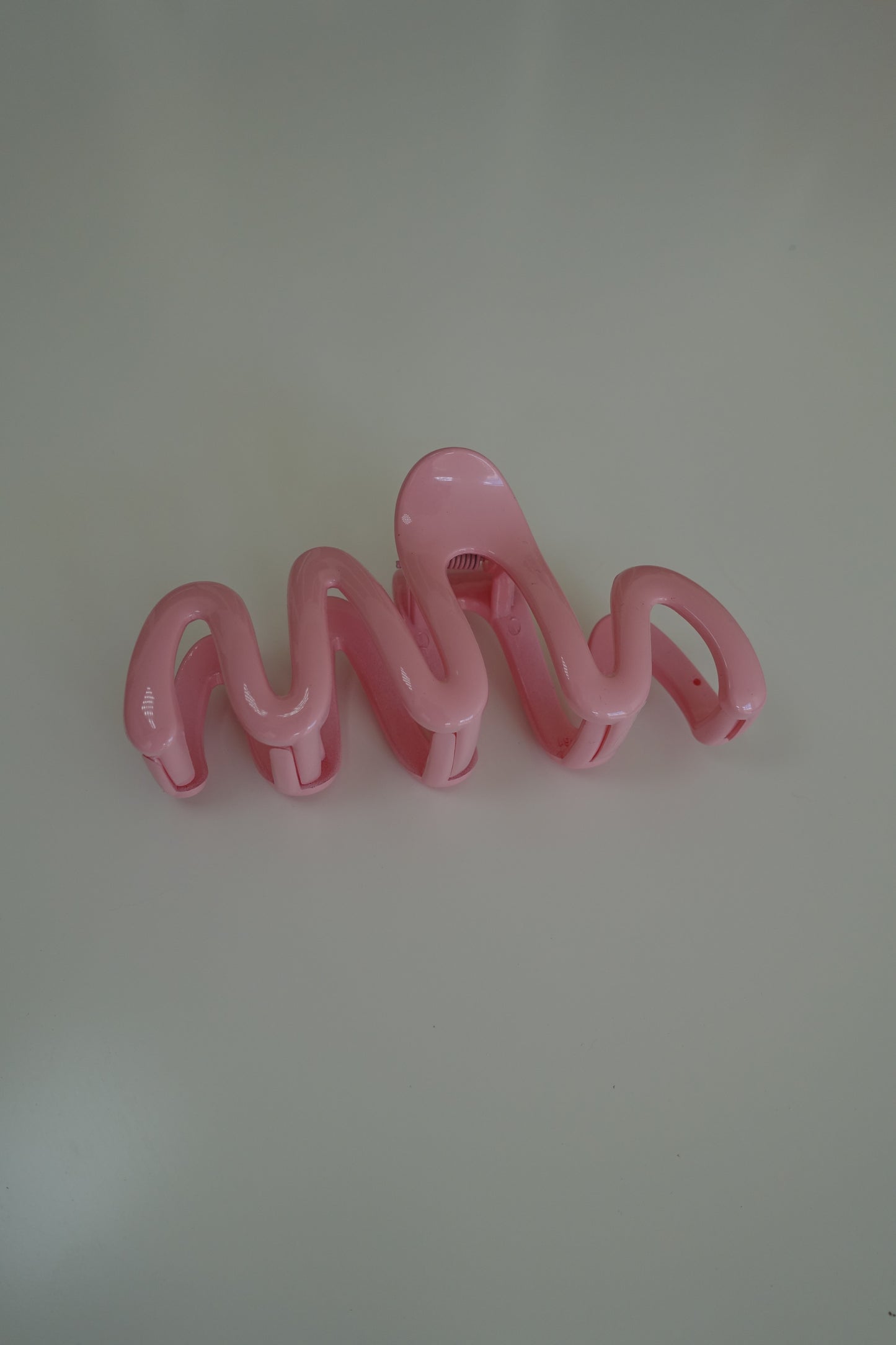 Light Pink Waved Hair Claw Clip