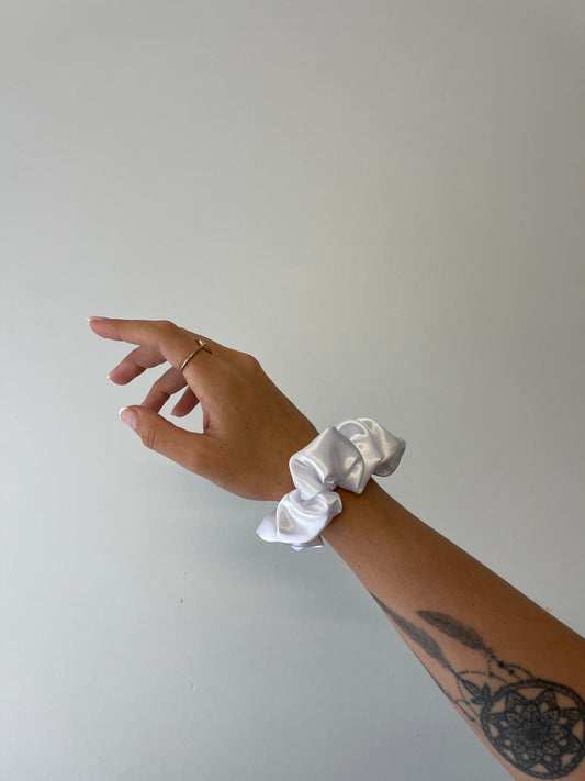 Gloss White Scrunchie- M