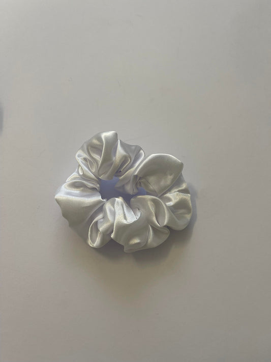 Gloss White Scrunchie- M